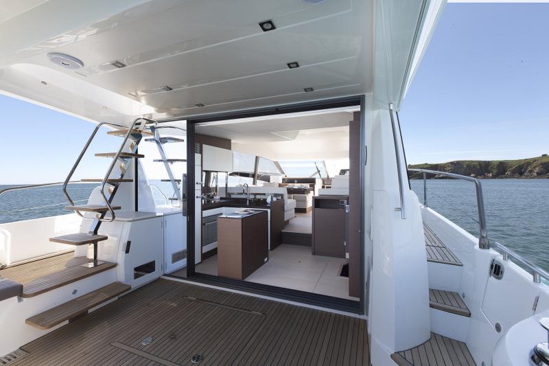 Book yachts online - motorboat - Prestige 520 Flybridge - ZAFE - rent