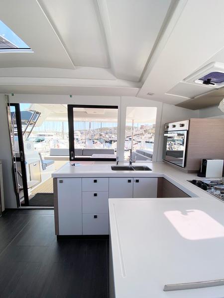 Book yachts online - catamaran - Astréa 42 - Ion - rent
