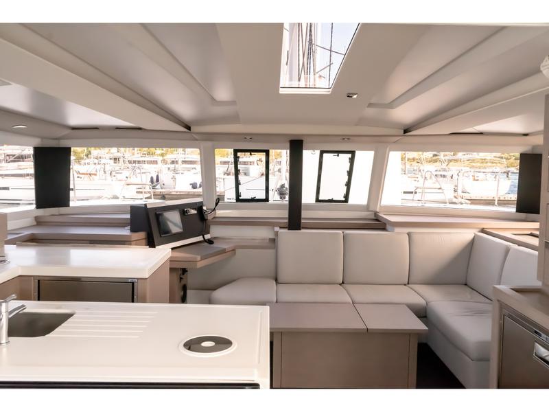 Book yachts online - catamaran - Astréa 42 - Ion - rent