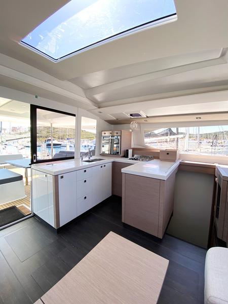 Book yachts online - catamaran - Astréa 42 - Ion - rent