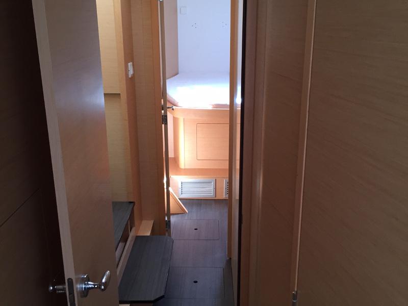 Book yachts online - catamaran - Lagoon 42 - Aeolian Breeze - rent