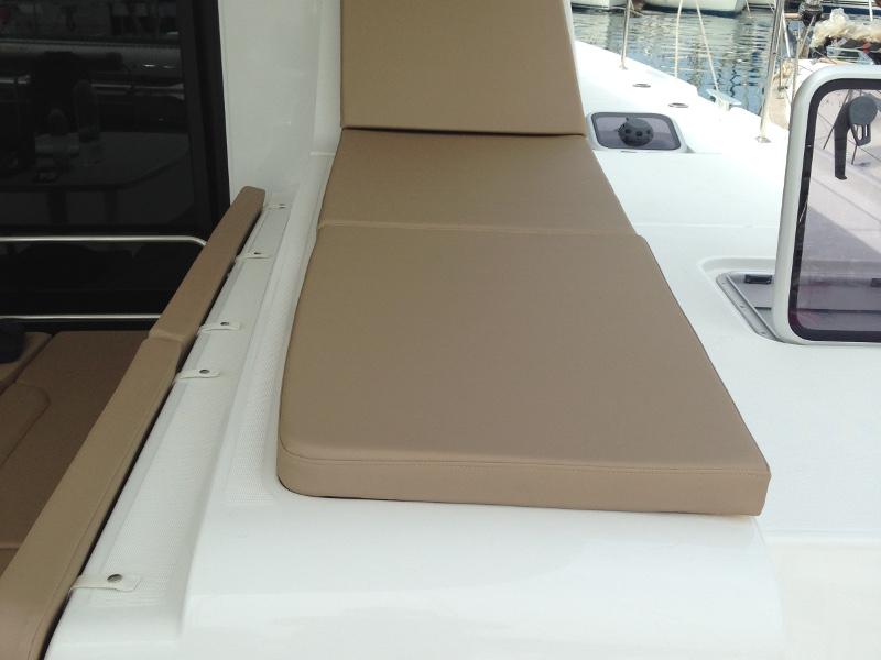 Book yachts online - catamaran - Lagoon 42 - Aeolian Breeze - rent