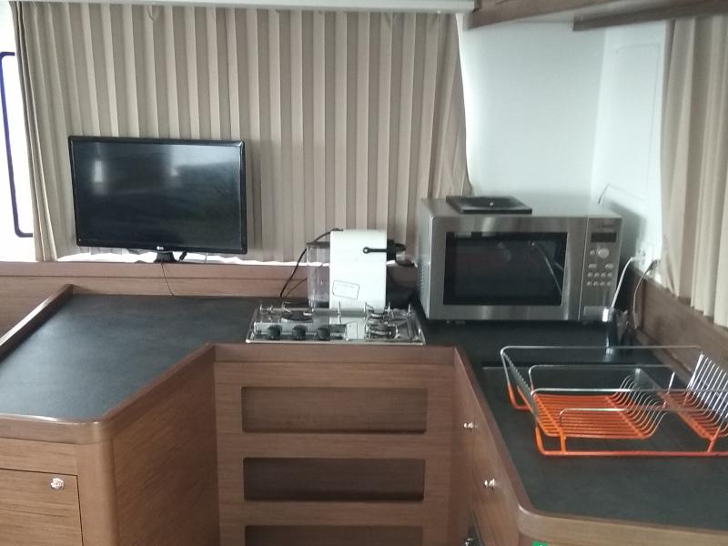 Book yachts online - catamaran - Lagoon 42 - Aeolian Spirit - rent