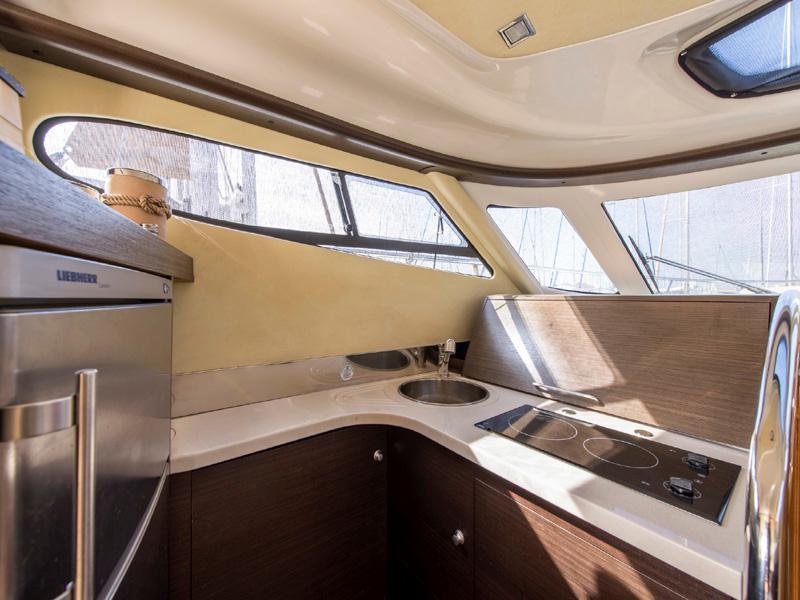 Book yachts online - motorboat - Cranchi Atlantique 50 - Danae Fantasea - rent