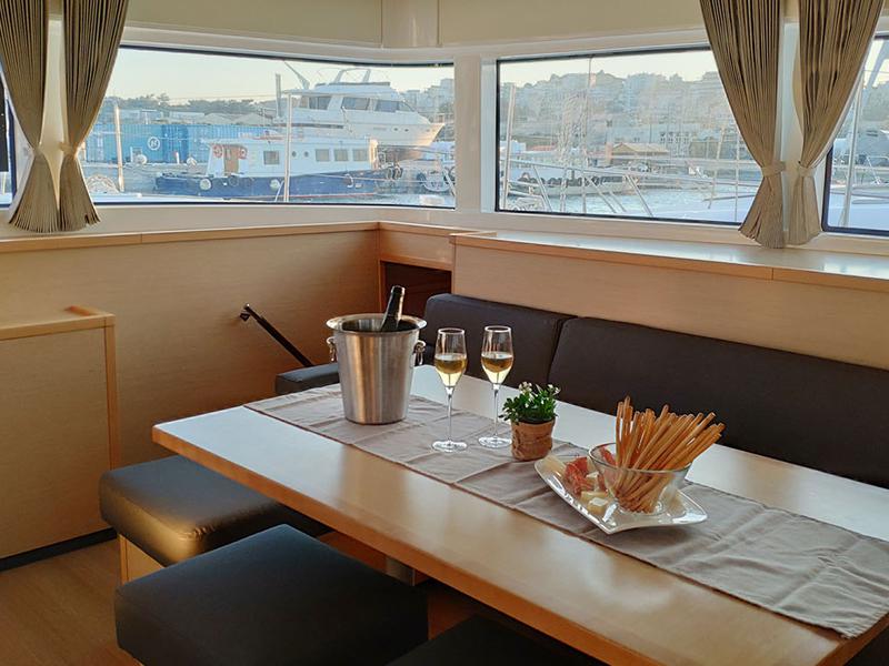 Book yachts online - catamaran - Lagoon 52 LUX (GEN,AC,WATERMAKER) - Princess Bella - rent