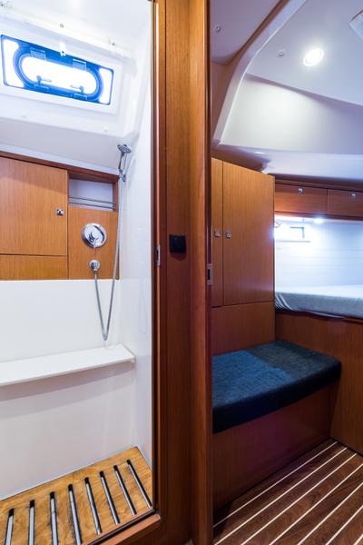 Book yachts online - sailboat - Bavaria Cruiser 46 - Morning Star  - A/C in Saloon - rent