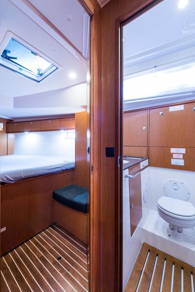 Book yachts online - sailboat - Bavaria Cruiser 46 - Morning Star  - A/C in Saloon - rent