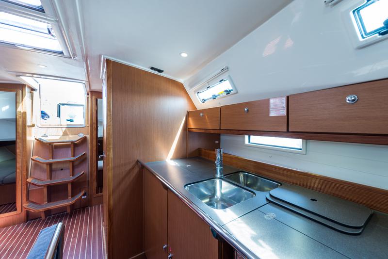 Book yachts online - sailboat - Bavaria 45 Cruiser Owner version - Bunty - Bow &amp; Teak - rent
