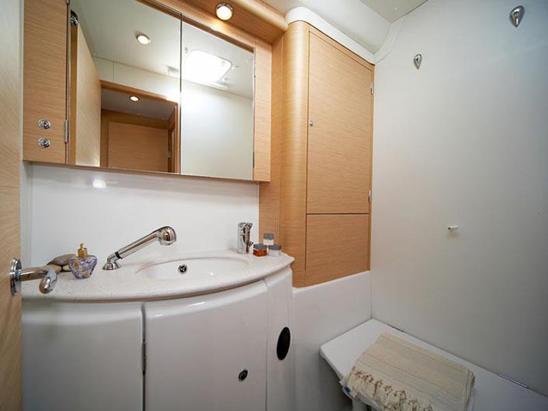 Book yachts online - catamaran - Lagoon 440 - Tani - rent