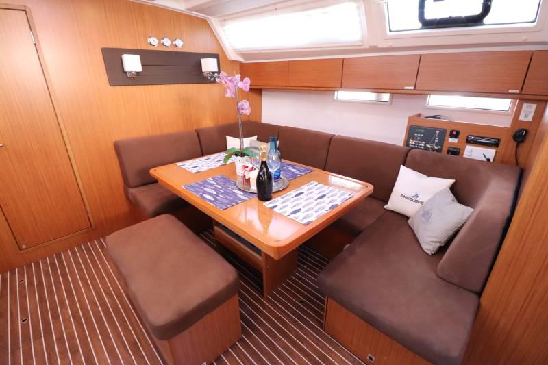 Book yachts online - sailboat - Bavaria Cruiser 46 - Angelofe - rent