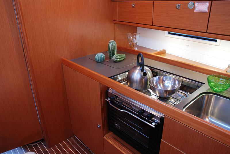 Book yachts online - sailboat - Bavaria Cruiser 41 - Khimeya - rent