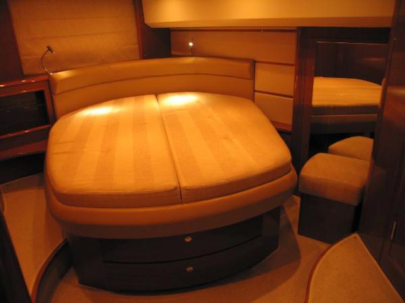 Book yachts online - motorboat - Prestige 50 Fly - Klara - rent