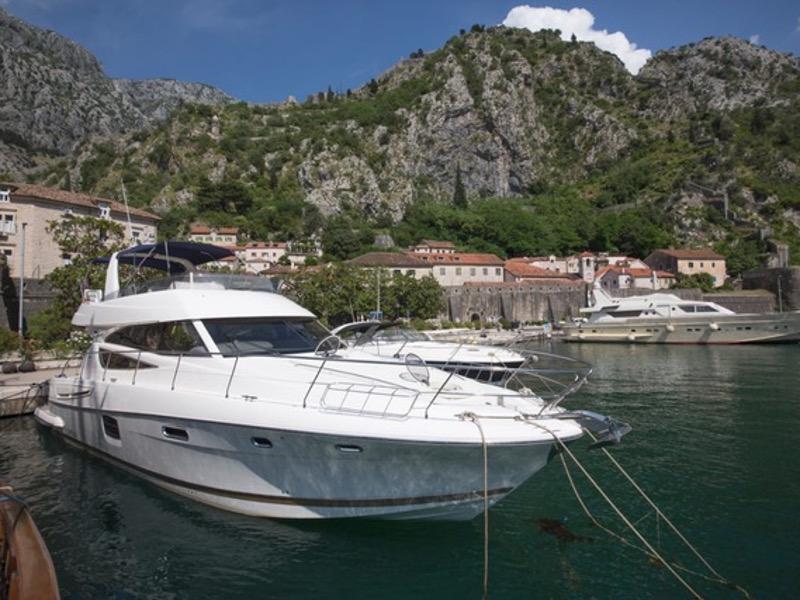 Book yachts online - motorboat - Prestige 50 Fly - Klara - rent