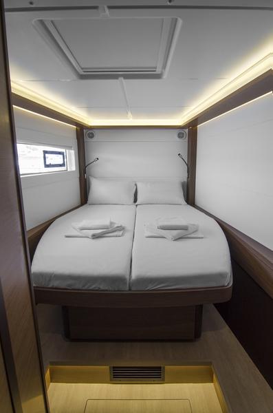 Book yachts online - catamaran - Lagoon 46 - Golden Promise  - rent