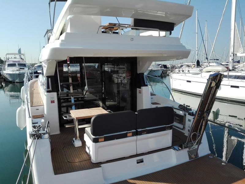 Book yachts online - motorboat - Bavaria Virtess 420 Fly - Semiramis - rent