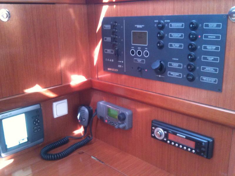 Book yachts online - sailboat - Oceanis 31 - TRIZONIA  - rent
