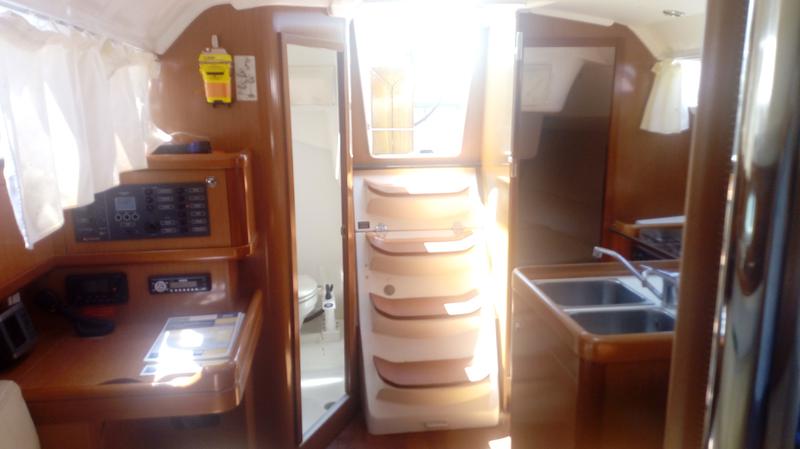 Book yachts online - sailboat - Oceanis 31 - TRIZONIA  - rent