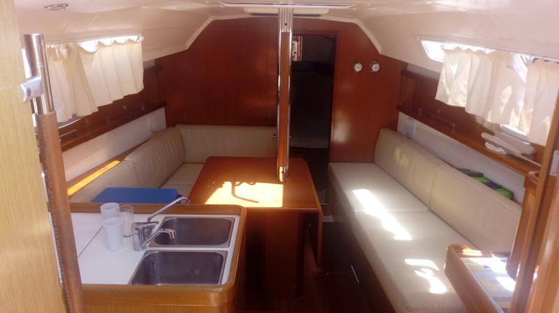 Book yachts online - sailboat - Oceanis 31 - TRIZONIA  - rent