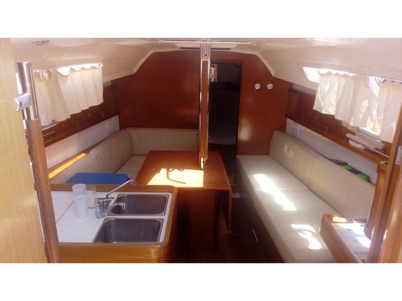 Book yachts online - sailboat - Oceanis 31 - TRIZONIA  - rent