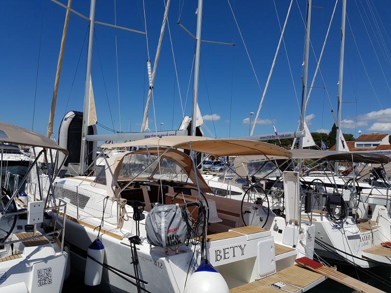 Book yachts online - sailboat - Dufour 412 Grandlarge - Bety - rent