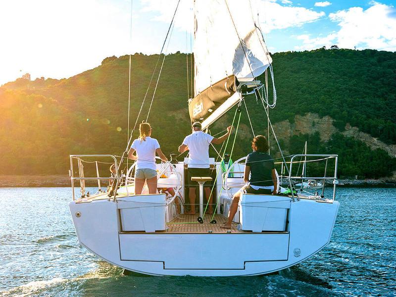 Book yachts online - sailboat - Elan E5 - LINA new 2020+AC - rent