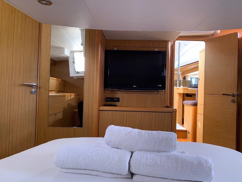 Book yachts online - sailboat - Jeanneau 57 - KURUKULLA OV AC+G refit 2021 - rent