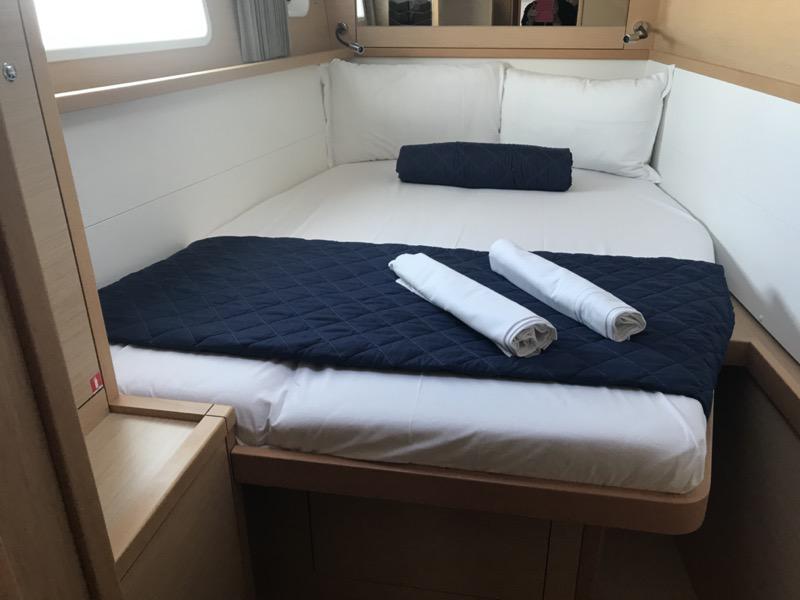 Book yachts online - catamaran - Lagoon 450F - Corona Borealis 11 - rent