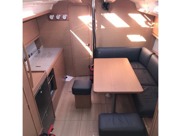 Book yachts online - sailboat - Dufour 390 Grand Large - Easy Living - rent