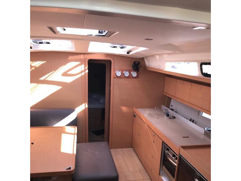 Book yachts online - sailboat - Dufour 460 Grand Large - Familia - rent