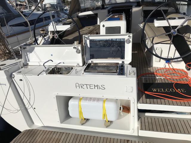Book yachts online - sailboat - Dufour 390 Grand Large - Artemis - rent
