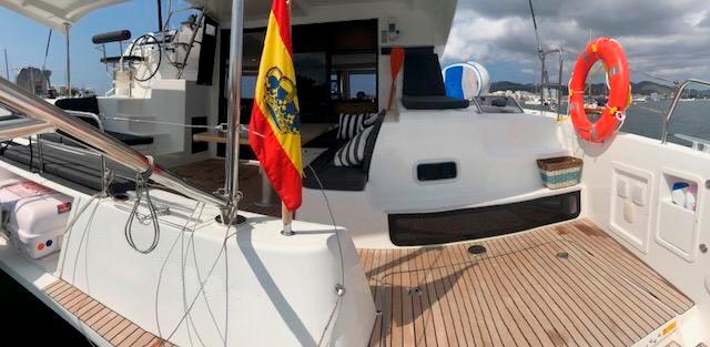 Book yachts online - catamaran - Lagoon 42 Version 3 Cabinas Full Equipe - Side - rent