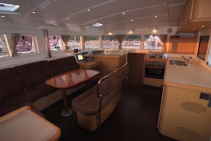 Book yachts online - catamaran - Lagoon 440 (4+2 cab) - OCEANUS - rent