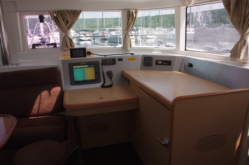 Book yachts online - catamaran - Lagoon 440 (4+2 cab) - OCEANUS - rent