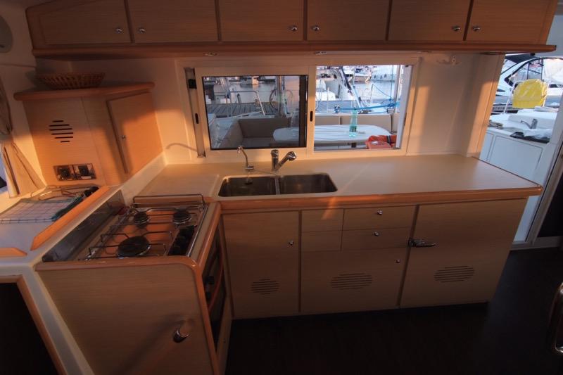 Book yachts online - catamaran - Lagoon 440 (4+2 cab) - OCEANUS - rent