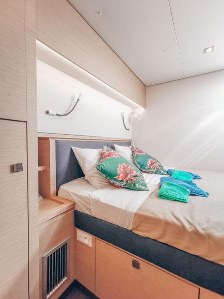 Book yachts online - catamaran - Saba 50 [8 CAB] - Lamela LA - rent