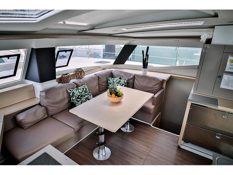 Book yachts online - catamaran - Helia 44 Evolution - Knyps KN - rent