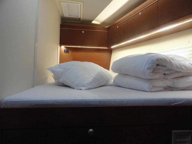 Book yachts online - sailboat - Hanse 575 - ARIA - rent