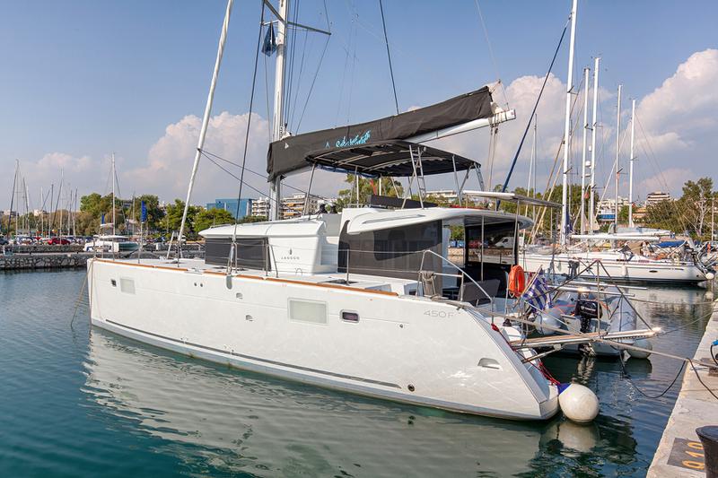 Book yachts online - catamaran - Lagoon 450  Flybridge - Smile - rent