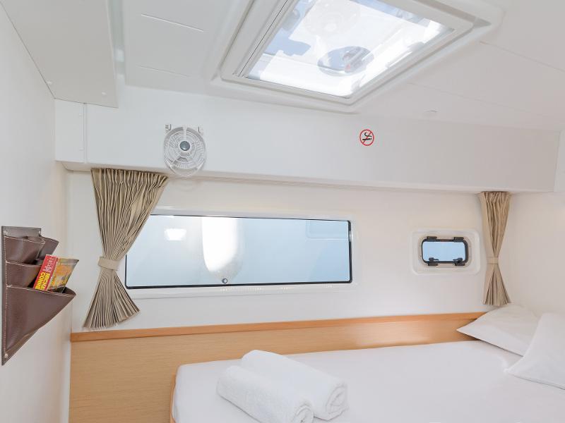 Book yachts online - catamaran - Lagoon 42 - Evolution II - rent