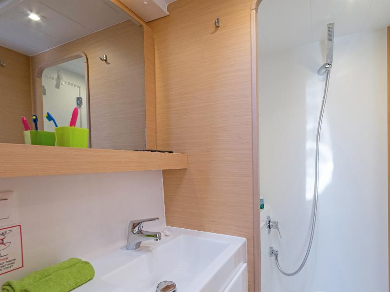 Book yachts online - catamaran - Lagoon 42 - Evolution II - rent