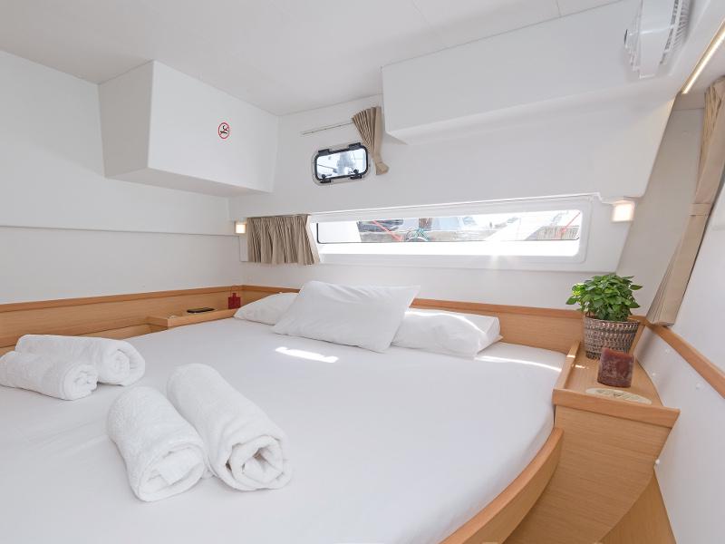 Book yachts online - catamaran - Lagoon 42 - Evolution II - rent