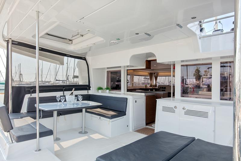 Book yachts online - catamaran - Lagoon 450  Flybridge - Relax - rent