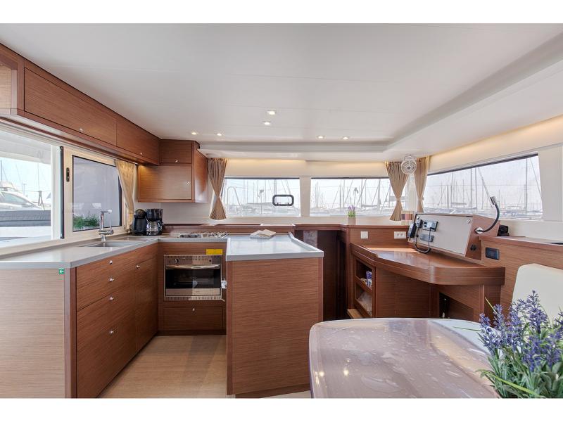 Book yachts online - catamaran - Lagoon 450  Flybridge - Relax - rent