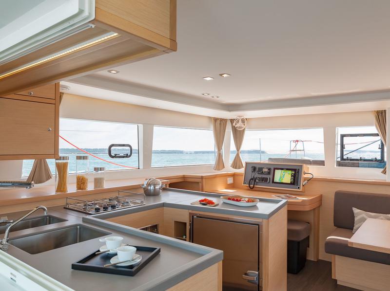 Book yachts online - catamaran - Lagoon 450  Flybridge - Myrto | A/C, Gen, Watermaker, 12 pax - rent