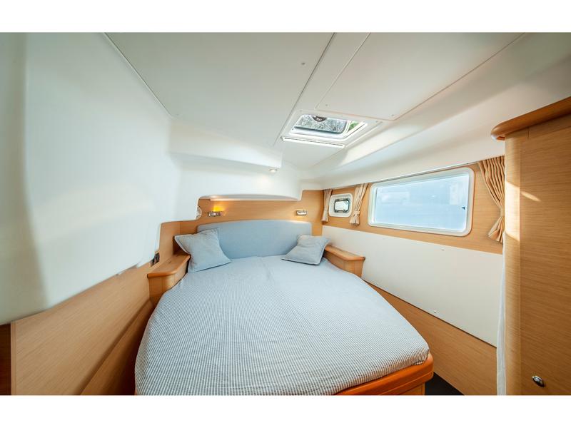 Book yachts online - catamaran - Lagoon 440 - Hot Wind - rent