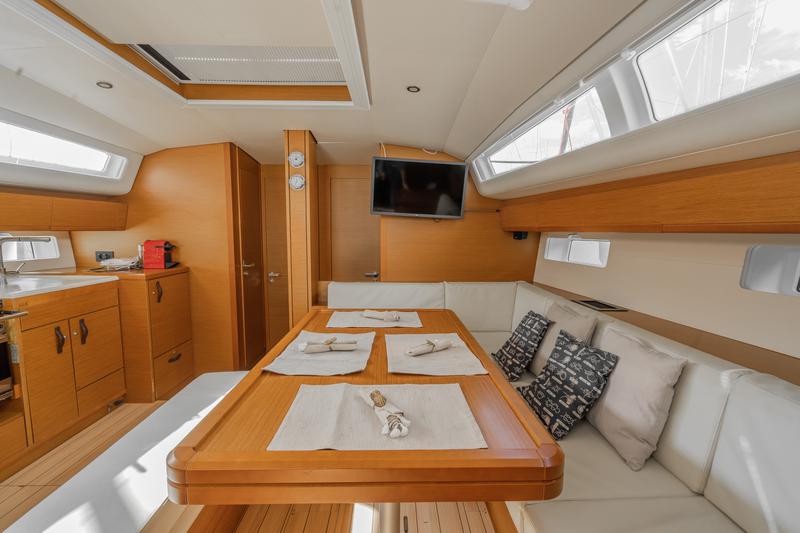 Book yachts online - sailboat - Jeanneau 54 - ath5404 - rent