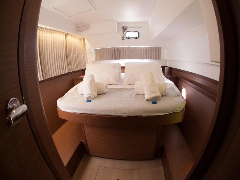 Book yachts online - catamaran - Lagoon 42 (4 dbl / 1 single ) - STOLOS - rent