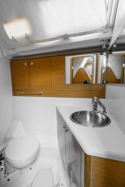 Book yachts online - sailboat - Jeanneau 53 (5 cabs) - PEARL - rent