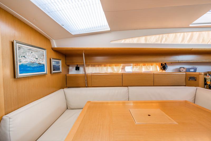 Book yachts online - sailboat - Jeanneau 53 (5 cabs) - PEARL - rent