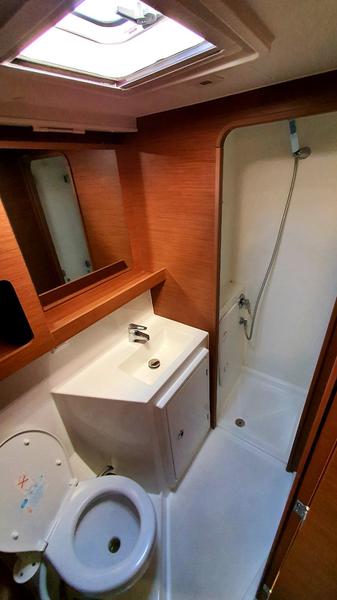 Book yachts online - catamaran - Lagoon 42 (4 dbl / 1 single ) - SWEET NAYA - rent